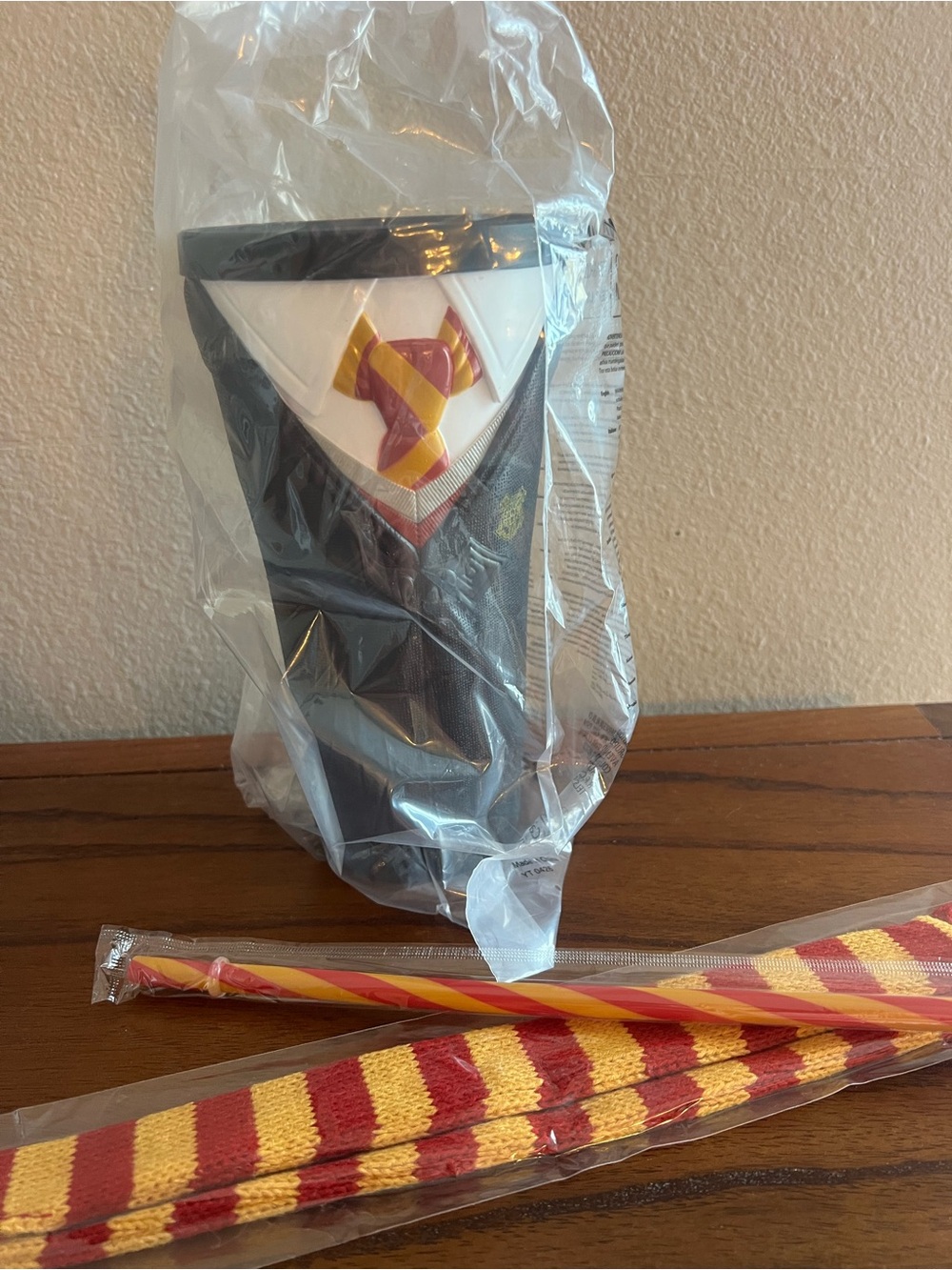 Harry Potter 25 Years of Magic Gryffindor Gripper Cup w/ Scarf & Straw AMC, New